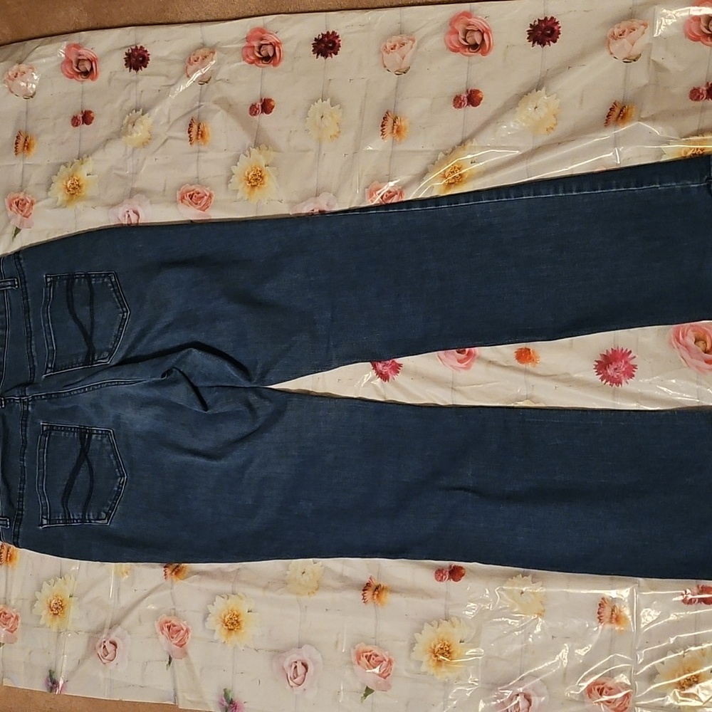 Relativity Straight Leg Jeans - Picture 3 of 10